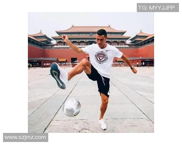 肌肉男足球明星头像展现力量与魅力激情完美融合的运动精神 肌肉男足球明星头像展现力量与魅力激情完美融合的运动精神